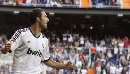 欧陆娱乐-皇社核心祖比门迪深情道别，训练基地合影留念触动球迷心弦